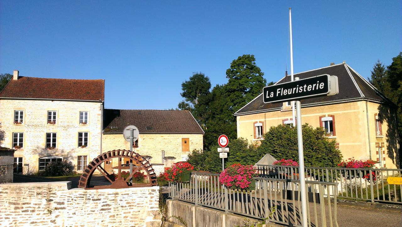 Moulin De La Fleuristerie Acomodação com café da manhã Orges Exterior foto